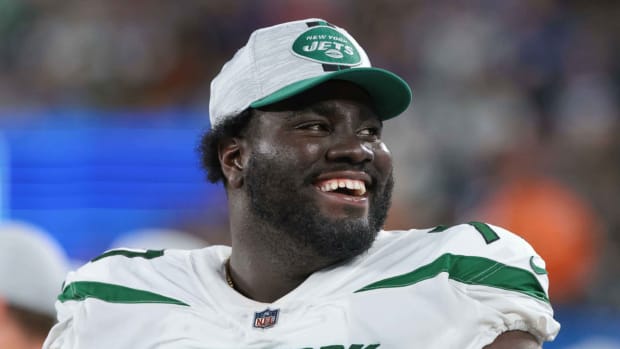 New York Jets offensive tackle Mekhi Becton (77)